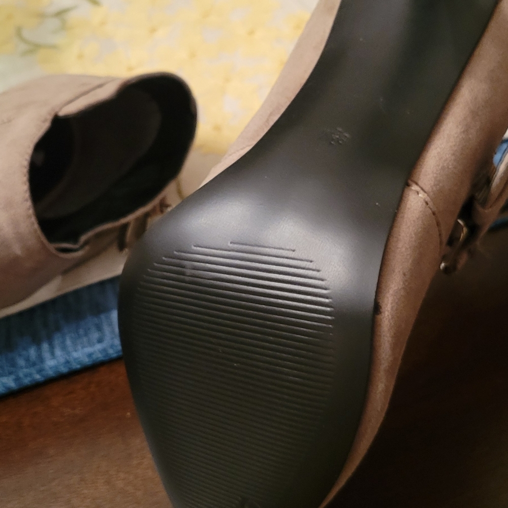 Guess Buckle Booties - Picture 8 of 8